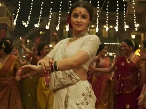 Dholida: Alia Bhatt unveils Garba track from 'Gangubai…