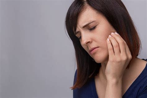 The Best Type of Doctor to See for TMJ Pain (2022)