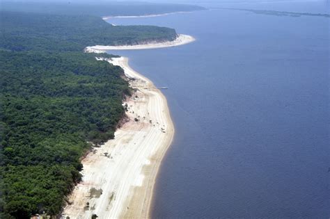 Vista aérea do rio Negro no estado do Amazonas - iGUi Ecologia