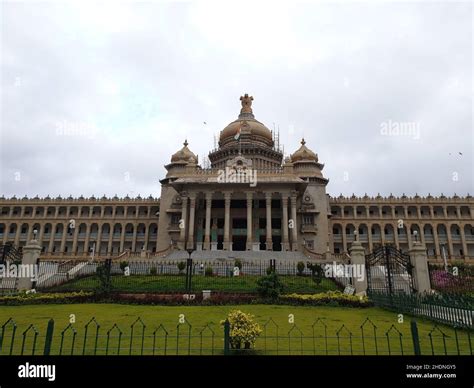 Vidhan sabha building hi-res stock photography and images - Alamy