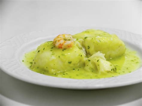 Receta de Merluza con gambas en salsa verde | Recetas DIA