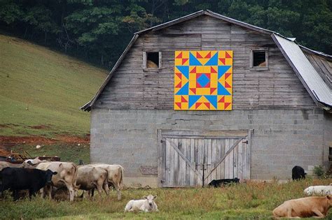 Hex Sign on a Barn in North Carolina | Amish quilts pennsylvania dutch ...