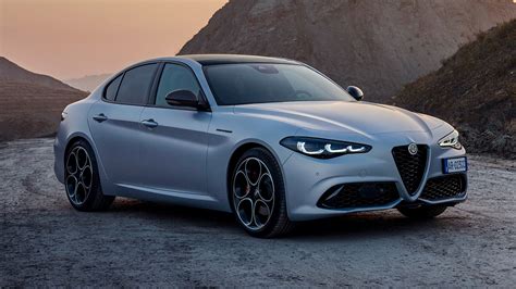 2024 Giulia Alfa Romeo Photos and Videos - MotorTrend