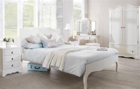 18 Excellent Bedroom Designs With White Furniture That Will Impress You