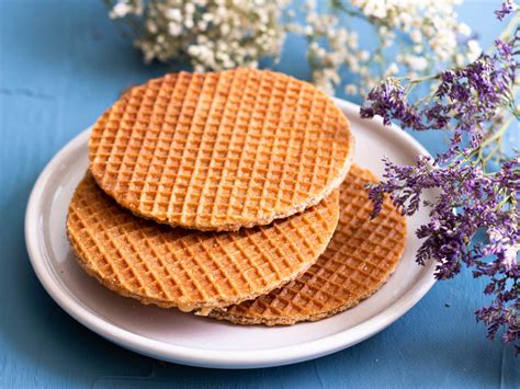 The best waffle cookie with caramel - Original Dutch cookies • Daelmans ...