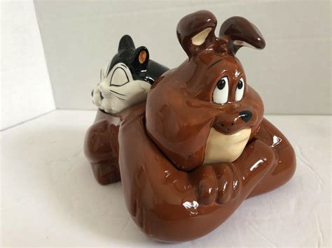 LOONEY TUNES....MARC ANTHONY AND PUSSYFOOT..SALT AND PEPPER SHAKERS ...