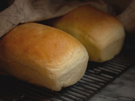 How to Make Basic White Bread | Bread Baking for Beginners ...