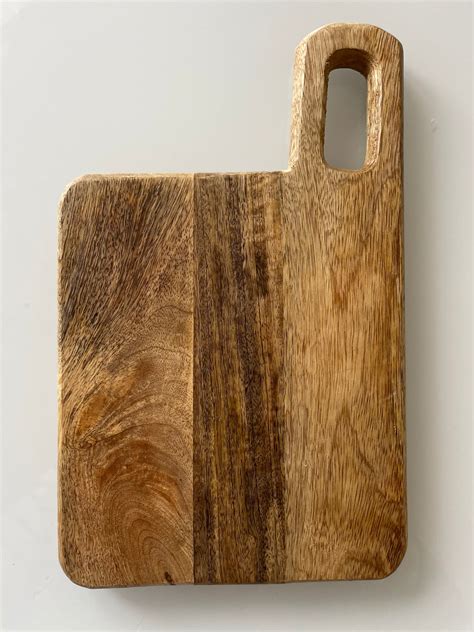 Mango Wood Cutting Board w/ Handle – birchandbrie