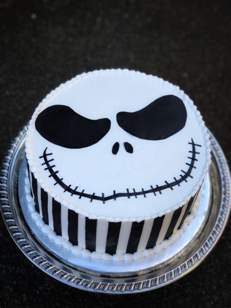 Simple Jack Skellington cake | Jack skellington cake, Nightmare before ...