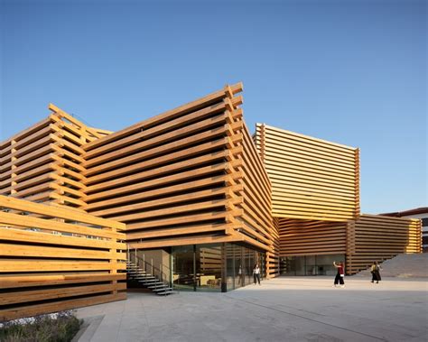 Se inaugura el nuevo museo con fachada de madera diseñado por Kengo ...