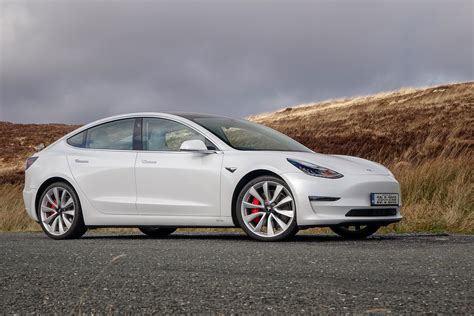 Tesla Model 3 Performance (2020) | Reviews | Complete Car