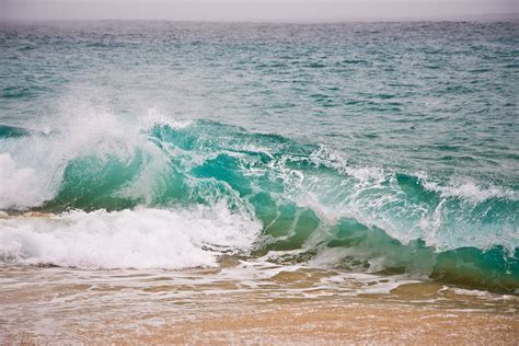 Crazy waves at Porthcurno | It was the murkiest, mistiest da… | Flickr