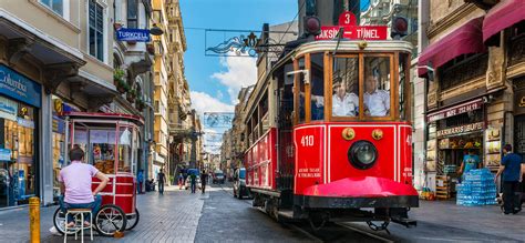 Everything about Istanbul's Taksim Square - MEDU