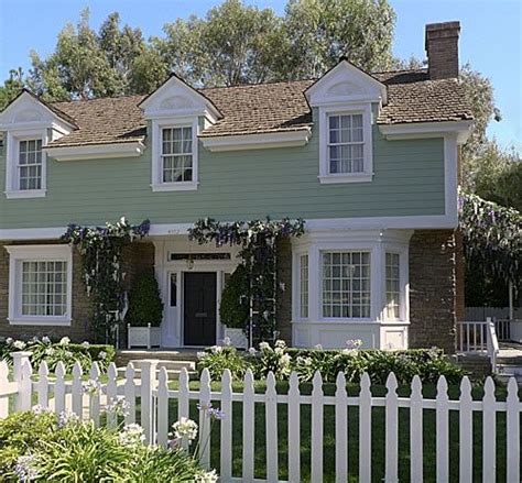 Wisteria Lane - "Desperate Housewives" | House exterior, Outdoor decor ...