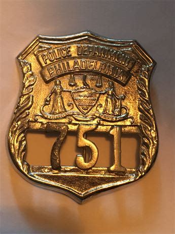 Collectors-Badges Auctions - Philadelphia Pennsylvania Police Patrolman