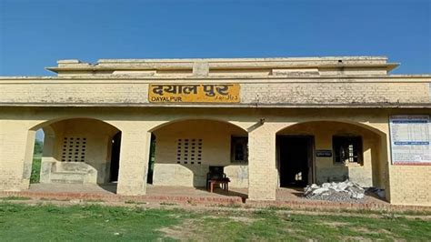 Railway Station: अजब है देश का यह रेलवे स्टेशन, लोग टिकट तो लेते हैं ...