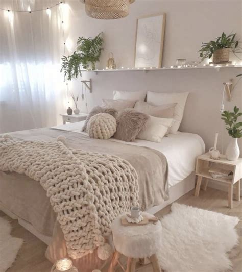 Bedroom Inspo! Inspiration for your next room. I love all the decor and ...