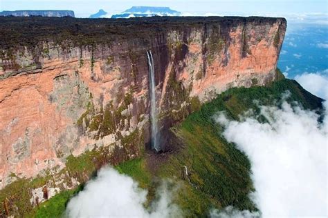 Lost world (Guiana Highlands, at the junction of the borders of Brazil ...