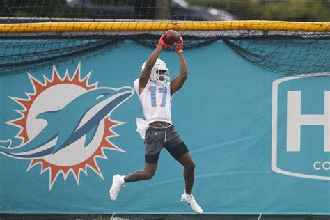 CBS predicts Jaylen Waddle to be the Miami Dolphins' MVP this season ...