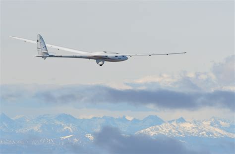 EL PLANEADOR MAS MODERNO DEL MUNDO ALCANZO 9900 MTS DE ALTURA ...