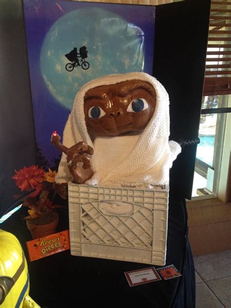 E.T. The Extra-Terrestrial | Pumpkin decorating, Pumpkin contest ...