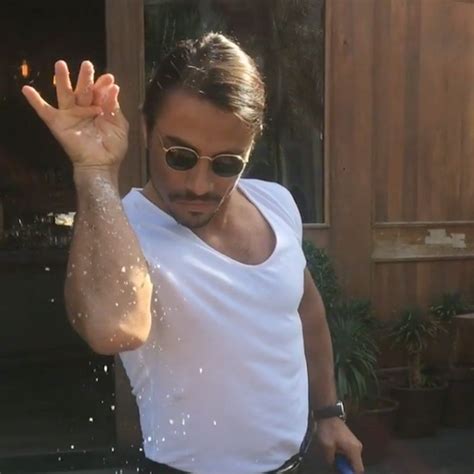 Salt Bae Sprinkling Salt On Meat - 29 Pics | Memes de maquillaje, Memes ...