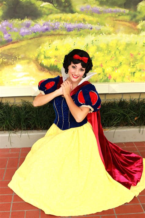 snow white disneyland - Disney Princess Photo (39208631) - Fanpop