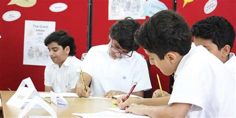 Dubai schools lower fees due to 'economic pressure' (NEWS)