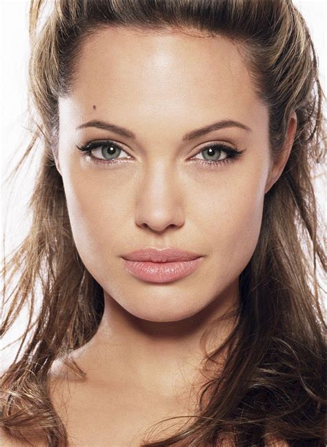 Look Like Angelina Jolie Makeup Guide