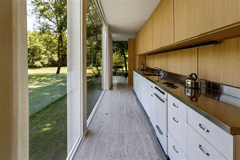 Mies’s iconic Farnsworth House goes back to its original interiors for ...