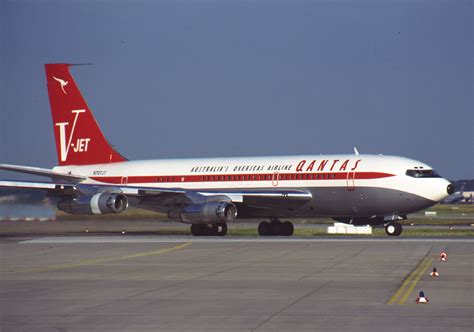 Qantas Boeing 707 - Flightcon.net