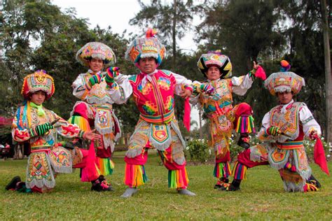 Tijeras, máscaras y galanteo: el folclore peruano está de fiesta | Y tú ...