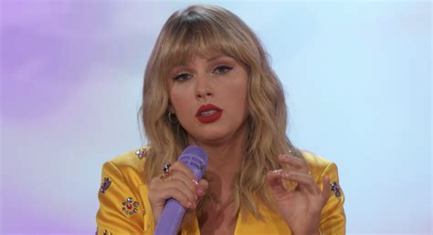 Taylor Swift Sings ‘The Archer’ During Lover’s Lounge Stream! | Music ...