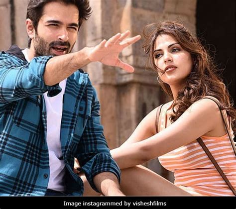 Jalebi Movie Review: Rhea Chakraborty Is Fine, Varun Mitra Has Potential