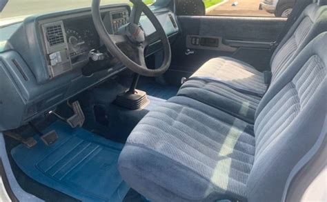 5-Speed Stepside: 1989 Chevrolet Silverado | Barn Finds