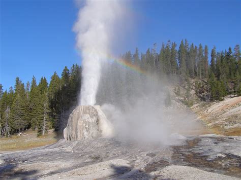 How They Blow: Secrets of Yellowstone's Geysers | Yellowstone trip ...