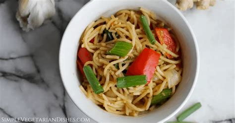 Tallarin Saltado - Easy Vegetarian Stir-Fried Noodles - Simple ...