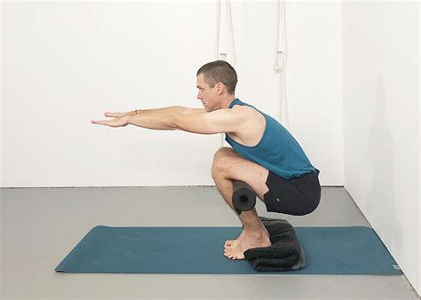 Yoga for Healthy Knees: Therapeutic Classes for Pain Relief and ...