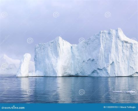 Icebergs on the Arctic Ocean Stock Image - Image of cold, environmental ...