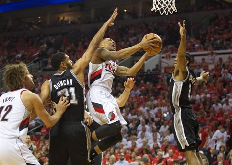 Damian Lillard throws down dunk over Tim Duncan (Video)