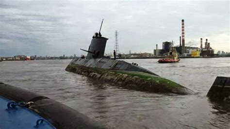 Argentine Submarine runs aground | Submarine Diary