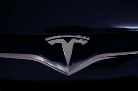 Илон Маск снова обвалил акции Tesla | Essence of markets