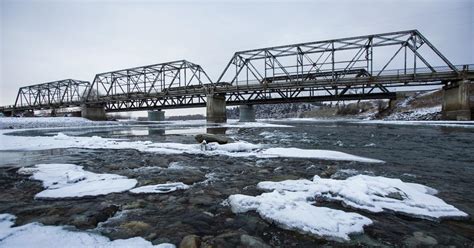 Old Yellowstone River bridge may soon collapse; river closed near span