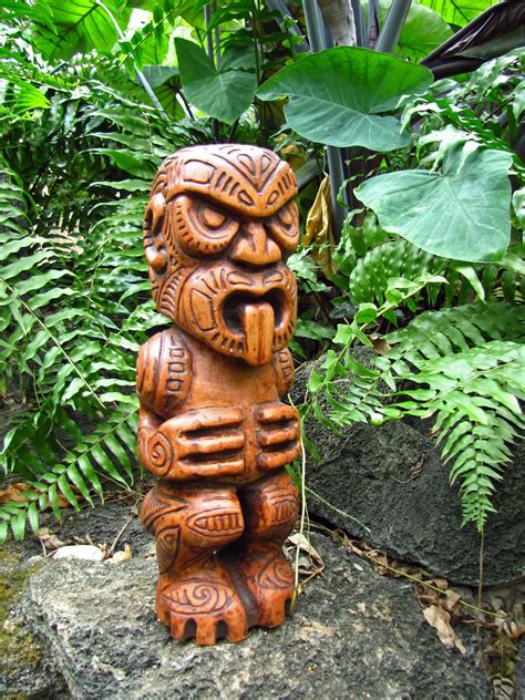 Seven Islands: Maori Tekoteko wood carving