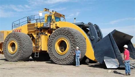 Meet The World’s Largest Front-End Loader - The LeTourneau L-2350