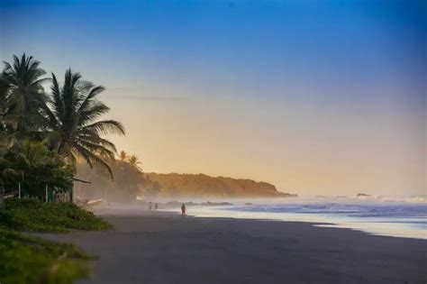 Best Beaches in El Salvador for Surfing or Relaxing