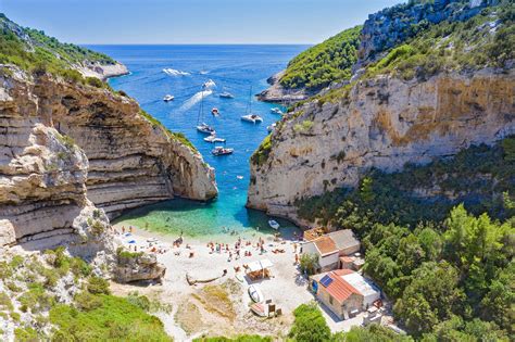 10 Best Beaches in Capri - Which Beach is Right For You? - Go Guides