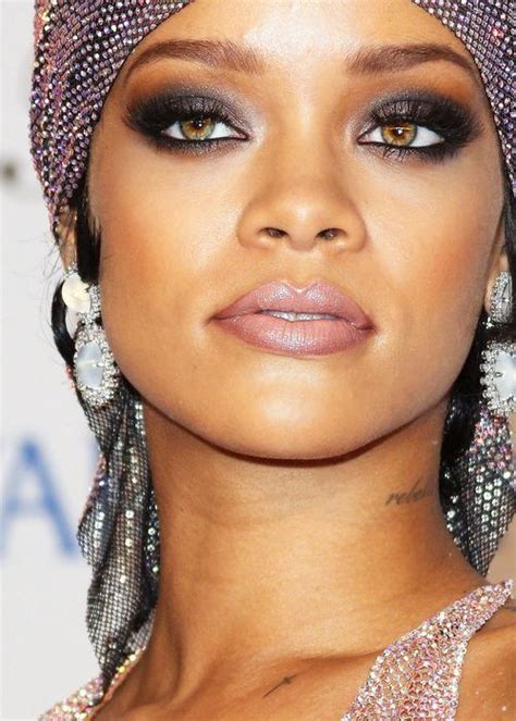 Learn from Celebrities:Trendy Makeup Ideas for Brown Eyes - Pretty Designs