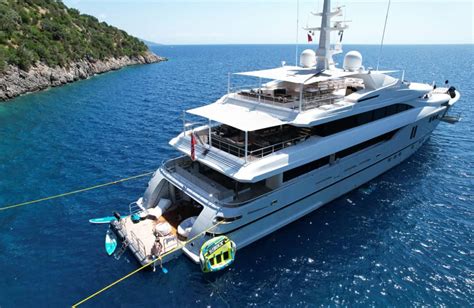 10 Essential Tips for Successful Yacht Chartering - Emperio Yachting ...