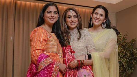 Isha Ambani, Akash Ambani's wife Shloka Ambani stun in traditional ...